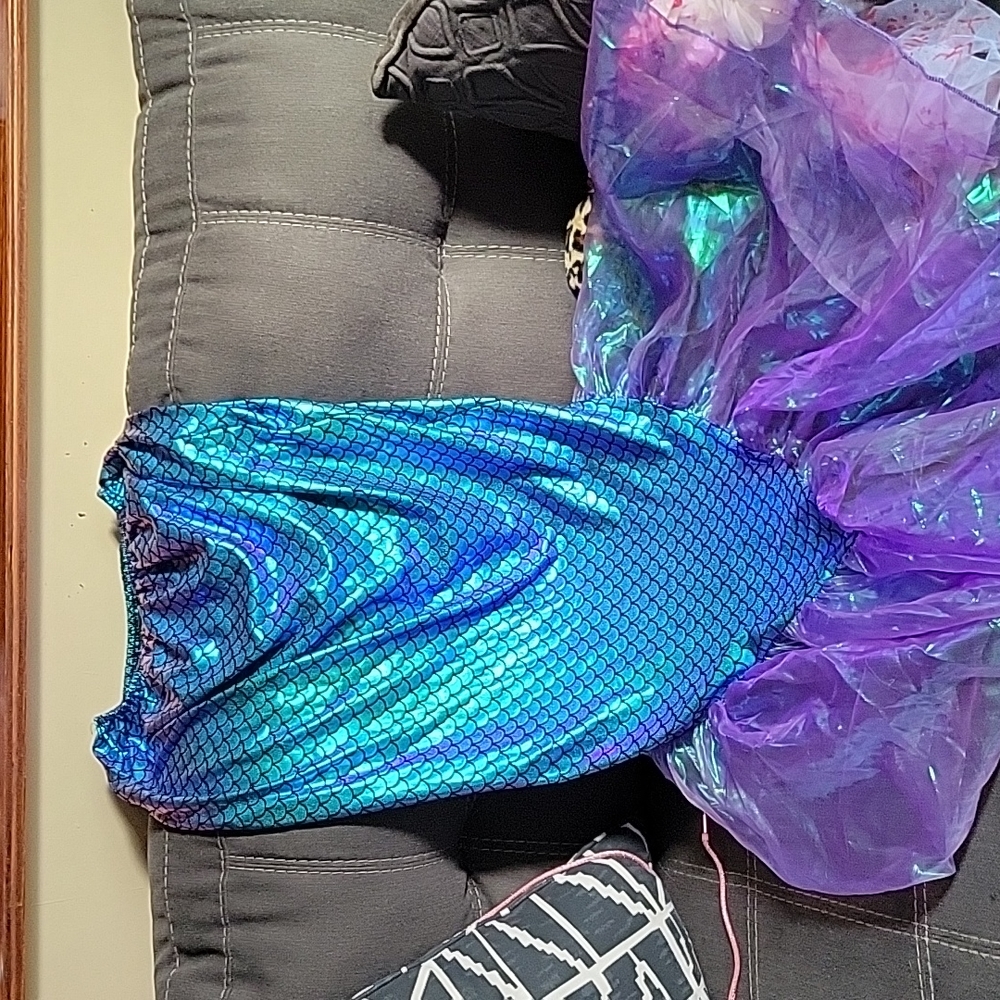 Mermaid skirt including a wig, headpiece and wrist bands